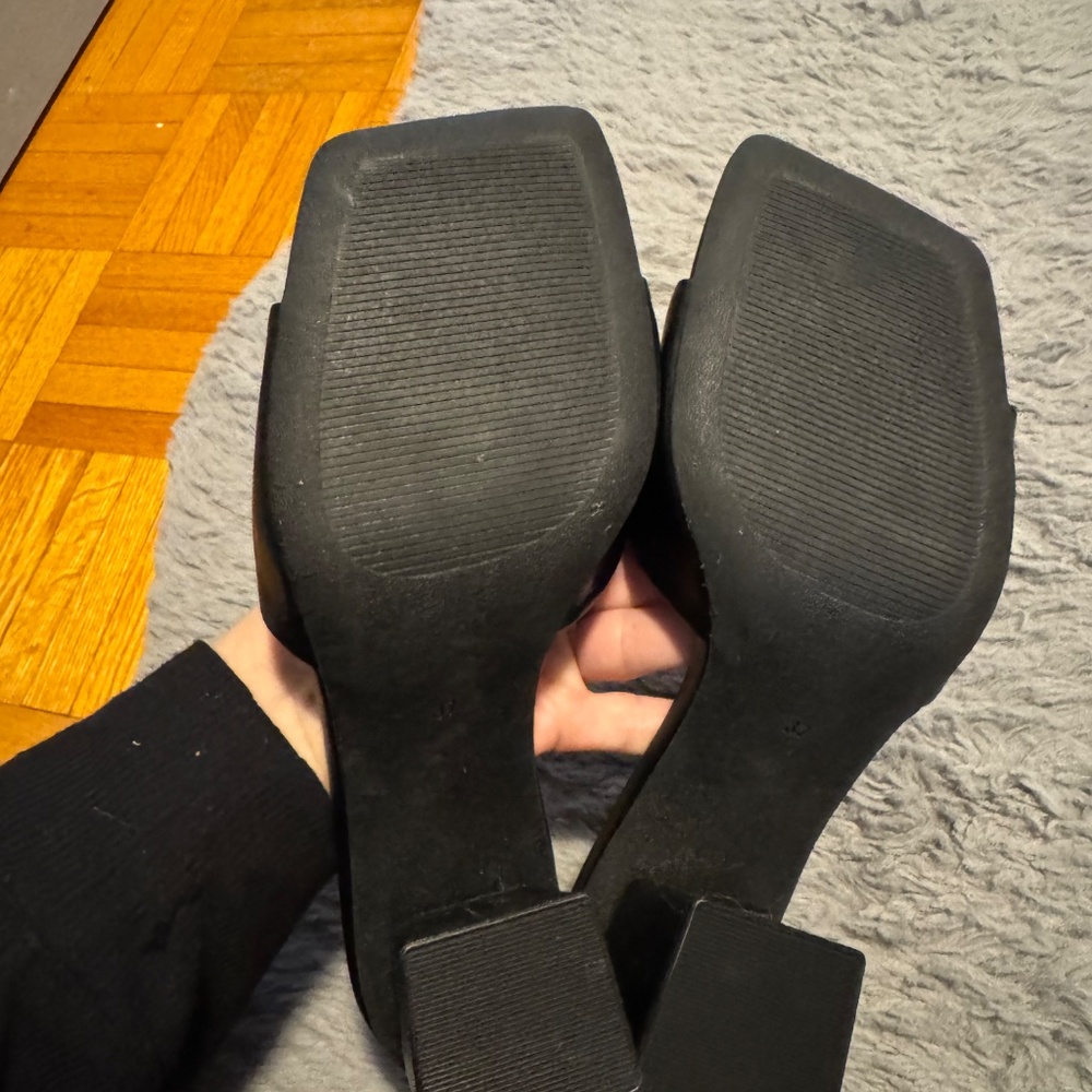 Heels - Picture 3 of 3